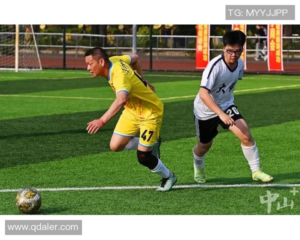 聚焦足球队三号球星的非凡表现与赛场内外的领袖风采 聚焦足球队三号球星的非凡表现与赛场内外的领袖风采