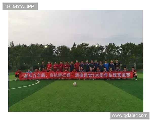 足球传奇人物的荣耀与奋斗：从草根到巅峰的星光之路