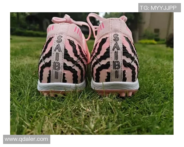 足球明星穿搭揭秘 球鞋选择背后的品牌与技术分析 足球明星穿搭揭秘 球鞋选择背后的品牌与技术分析